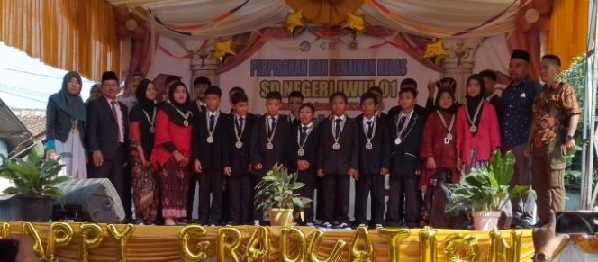 
					SDN Iwul 01 Parung Gelar Pelepasan dan Kenaikan Siswa-siswi Tahun Ajaran 2022-2023