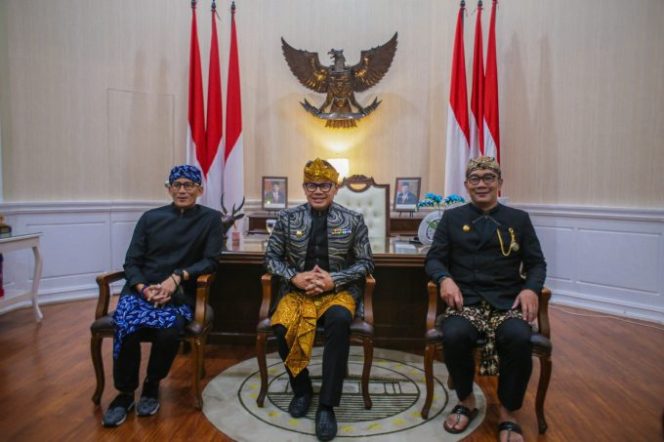 
					Bima Arya, Sandiaga Uno dan Ridwan Kamil Kompak Berkuda Meriahkan Helaran HJB ke-541    