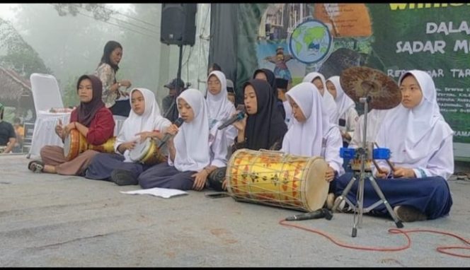 
					Siswa Siswi SMPN 4 Leuwiliang Meriahkan Acara Perlindungan Warisan Budaya di Wisata Panorama Pabangbon