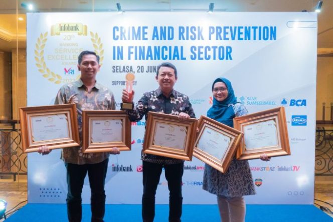 
					Bank DKI Boyong The Best Regional Development Bank pada 20th Infobank – MRI Banking Service Excellence Award 2023