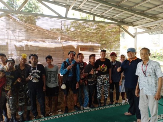 
					Pesantren Bina At Taufiq Atap Yatim Tebar Daging Qurban Pada Santri Dan Warga Sekitar