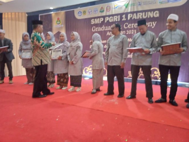 
					SMP PGRI 1 Parung Gelar Wisuda 85 Siswa Lulusan Angkatan 2023