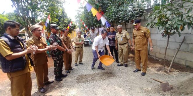 
					Pemdes Curug Bangun Jalan Setapak Jadi Jalan Beton Di Program Samisade