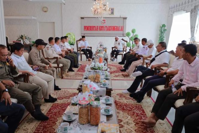 
					Walikota H. Waris Tholib Menerima Audensi Club Sepak Bola PS Pemkot Tanjungbalai