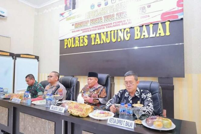 
					Walikota Tanjungbalai Waris Tholib Menghadiri Rakor Lintas Sektoral Dalam Pengamanan Pemilu 2024