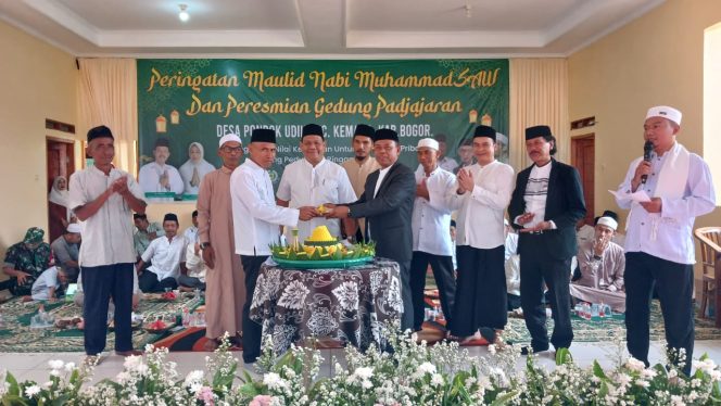 Diacara Maulid Nabi, Kades Pondok Udik Resmikan Gedung Serba Guna
