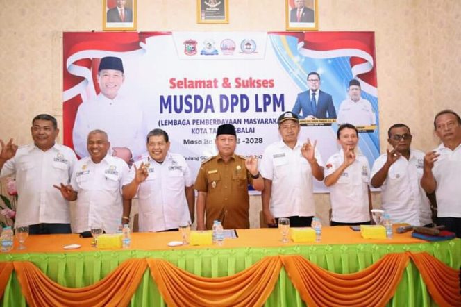 
					Walikota Waris Tholib Secara Resmi Membuka Musda DPD LPM Kota Tanjungbalai Massa Bhakti 2023-2028