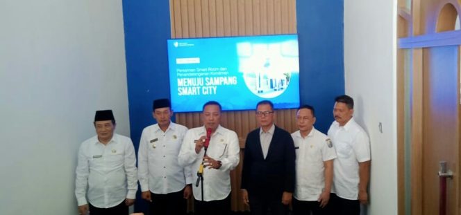 
					Menuju Sampang Smart City, Bupati Resmikan Smart Room