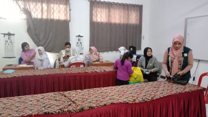 
					Bersama Dinkes, SMAN 2 Gunungputri Lakukan Penjaringan Data Kesehatan Bagi Para Siswa