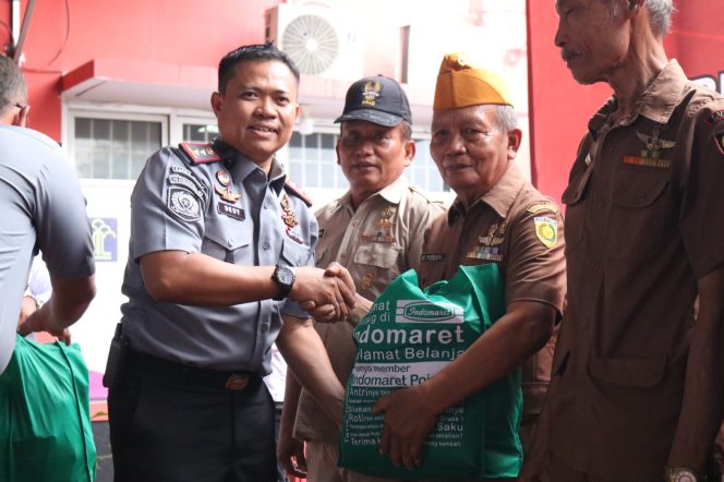 
					Peringati Hari Pahlawan dan HUT Kempo Ke 5, Lapas Narkotika Gunungsindur Dan UPT Kumham Bogor Raya Gelar Baksos