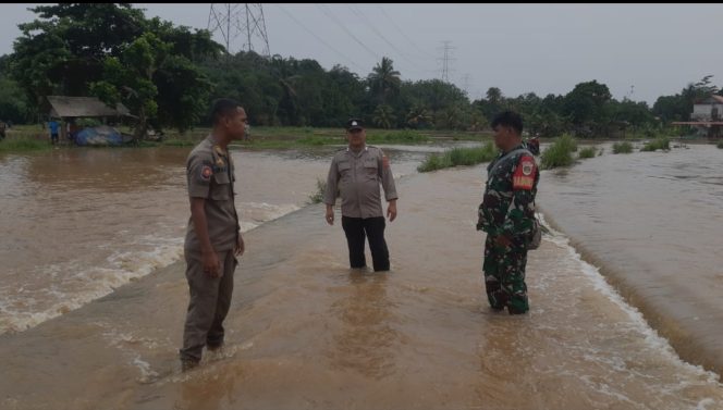 
					Rumah dan Lahan Pertanian Di Desa Babakan Ciseeng Terendam Banjir