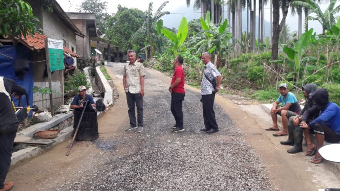 
					Gunakan Dana Samisade Tahun Anggaran 2023, Pemdes Sukamulya Hotmix Jalan di Kampung Cikeruh