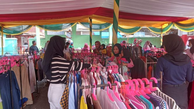 
					Peduli Sesama, Relawan Peduli Bogor Barat Bersama Komunitas Ketumbar Gelar Bazar Gratis di Tenjo