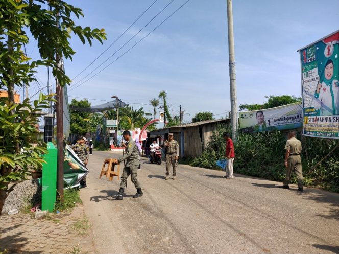 
					Satpol PP Rancabungur Tertibkan Puluhan Spanduk Iklan Rokok yang Tak Berijin