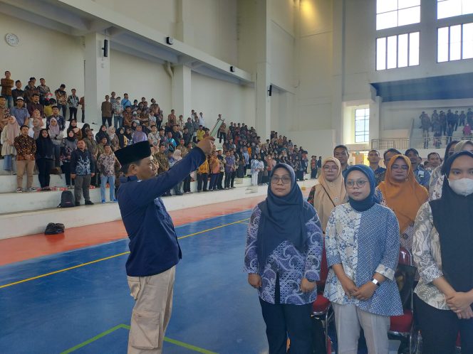 
					PPK Kecamatan Kemang Lantik 2.051 Orang KPPS Untuk Pemilu 2024