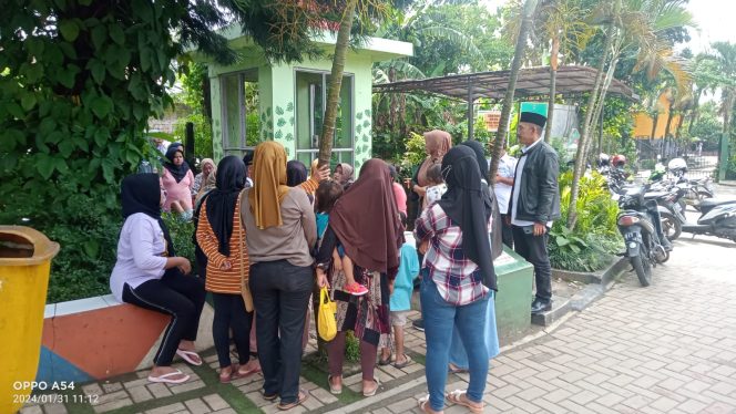 
					SMPN 1 Rancabungur di Geruduk Emak – Emak Pertanyakan Outing Class Dengan Biaya Rp. 700 Ribu