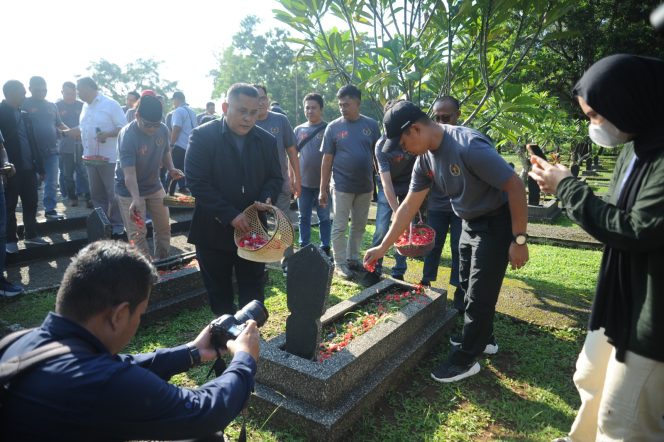 
					Peringati HPN dan HUT PWI ke-78, Pj Bupati Bogor dan Keluarga Besar PWI Kabupaten Bogor Gelar Tabur Bunga di TMP Pondok Rajeg