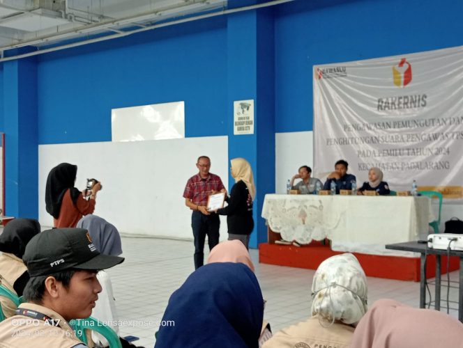 
					Hari Ke-2 Bimtek TPS (PTPS) Se-Kecamatan Padalarang, Dini Anjani: Tidak Boleh ada Pelanggaran di Masa Tenang