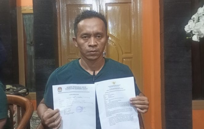 
					Merasa Tak Puas dan Ada Dugaan Kecurangan Hasil Perhitungan Suara, Caleg di Bandung Barat Meradang dan Lapor Ke Bawaslu