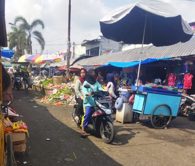 
					Semrawut dan Sempit, Kondisi Pasar Tohaga Leuwiliang Bogor Dikeluhkan Pengunjung
