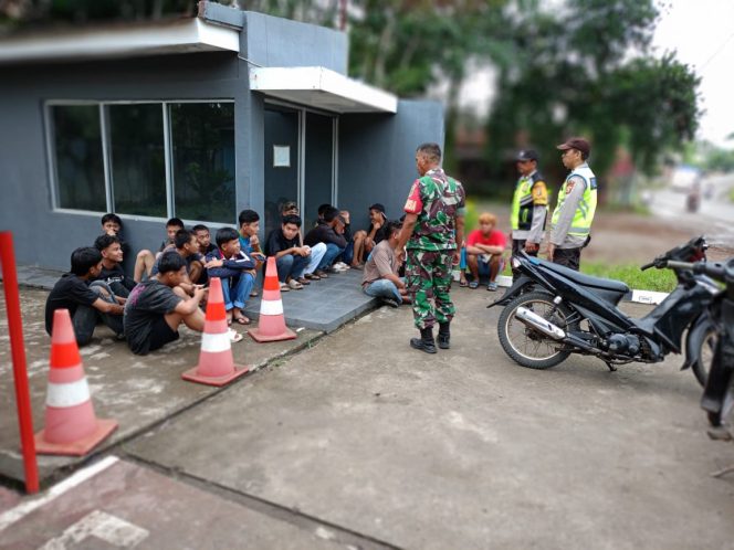 
					Guna Antisipasi Balap Liar, Polsek Gunung Megang Bubarkan Kumpulan Para Remaja