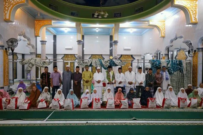 
					Walikota Tanjungbalai Serahkan Bantuan Cadangan Beras Kepada Warga Pulau Simardan