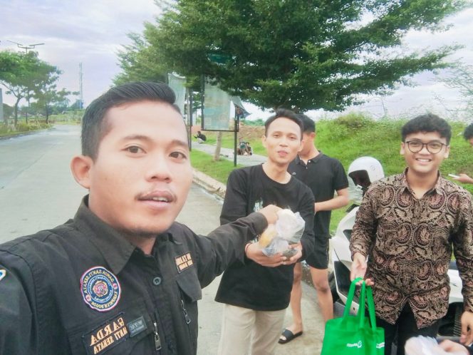 
					Calon Ketua KNPI Tenjo dan Komunitas PRESMA Beserta Katar, Bagikan 300 Takjil Gratis di Kota Podomoro Tenjo Bogor