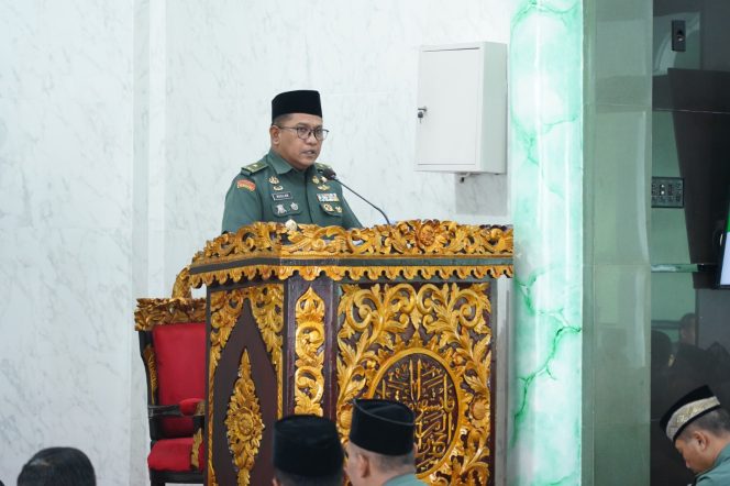 Pimpin Sholat Berjamaah, Kasdam II/Swj : Nuzulul Qur’an, Introspeksi Diri dan Tingkatkan Kualitas Imtaq