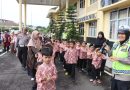 Kasat Lantas Polres PALI Kuku Febrianto, SH Berikan Pelatihan Tentang Berlalu Lintas Kepada Anak TK Insan Mulia Rabbani