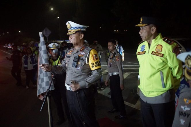 
					Kapolres Purwakarta Dampingi Kapolda Jabar Saat Pemberlakuan One Way Tol Cipali