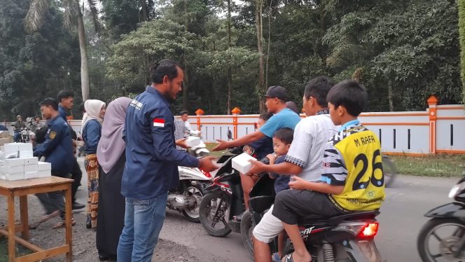
					Katar Rumpin Gelar Rapat Kerja, Berbagi Takjil Hingga Buka Bersama