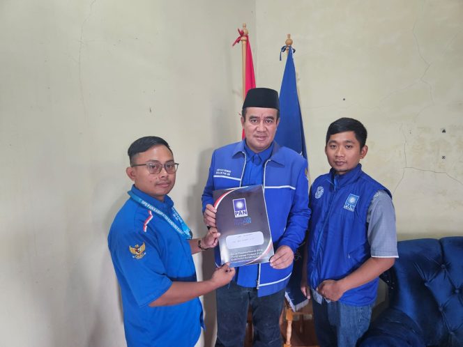 
					Ketua Partai PAN Bandung Barat, Asep Bayu Rohendi (ABR) Daftarkan Diri Jadi Balon Bupati di Partainya Sesuai Aturan