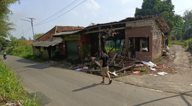 
					Ratusan Warga di Ciampea Bogor Geruduk Sebuah Warung yang Diduga Jual Obat obatan Terlarang