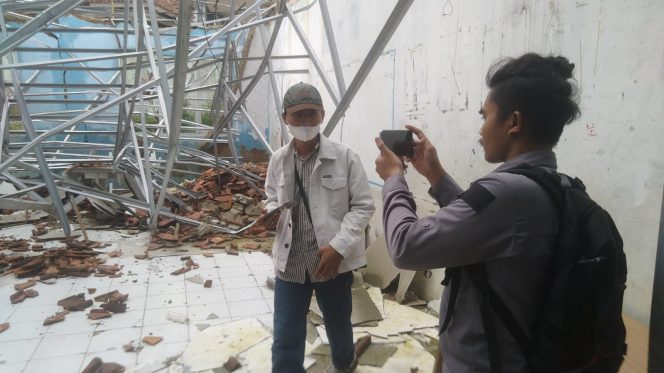 
					Empat Ruang Kelas SMPN 1 Sukajaya yang Ambruk Ancam Keselamatan Siswa, Hingga Momen Hardiknas 2024 Belum Ada Perbaikan dari Pemerintah