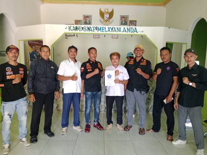 Jalin Sinergi, BPPKB Banten dan Pemdes Karihkil Serahkan SK Ranting Karihkil