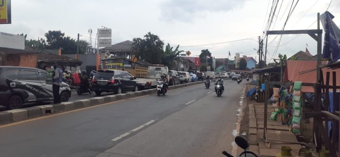 Tidak Ada Trafict Light, Jalan Simpang Jampang Kemang Jadi Langganan Macet