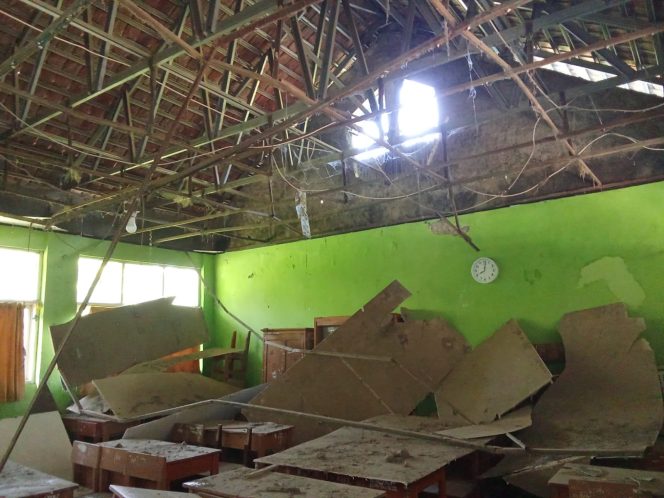 
					Atap Plafon Ruang Kelas SDN Cipinang 3 Rumpin Ambruk