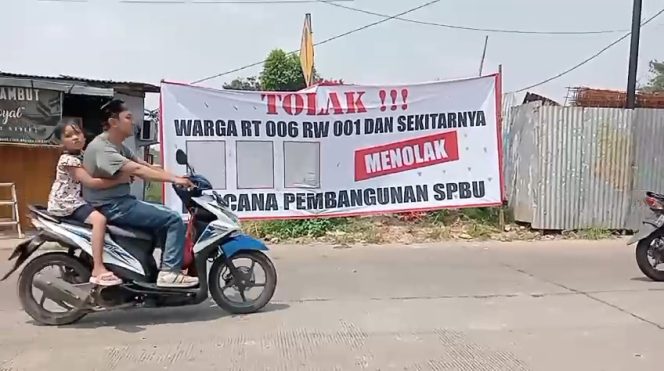 
					Ratusan Warga di Ciampea Bogor Tolak Pembangunan SPBU