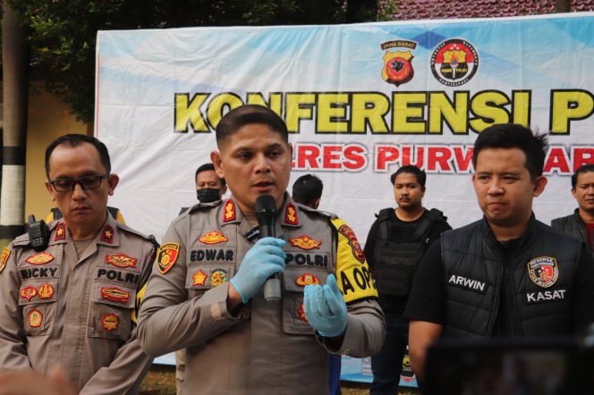 
					Polres Purwakarta Berhasil Ungkap Kasus Tewas Lansia di Dalam Rumahnya, Seorang Pelaku Diamankan