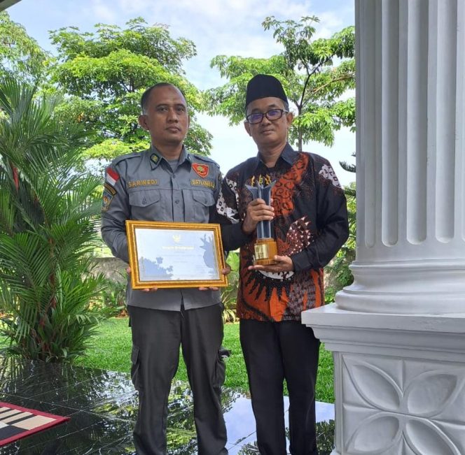 
					Di Momen HJB Ke-542, Anggota Linmas Di Desa Bantarsari Sabet Kabupaten Award