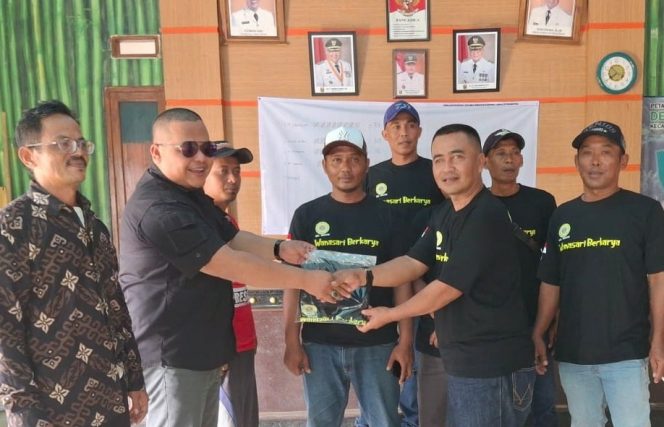 
					Kades Wanasari Sudarmi Berikan Apresiasi dan Atribut ‘Karang Taruna Tetap Solid, Humanis di Masyarakat