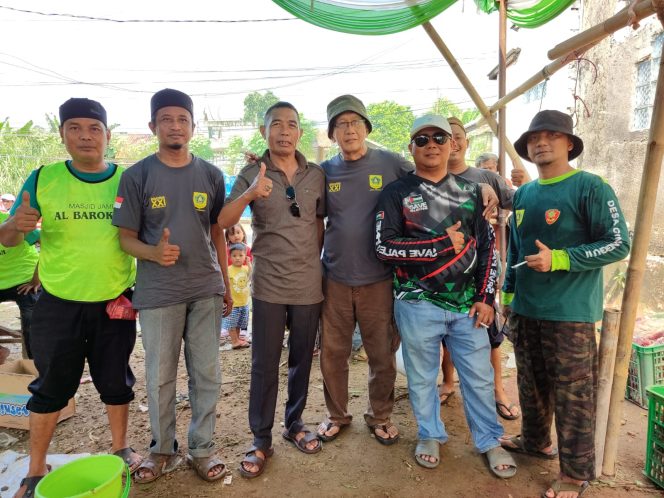 
					Bersama Tokoh Masyarakat, DKM Mesjid Jami Al-Barokah Cimanggu Salurkan Daging Hewan Kurban