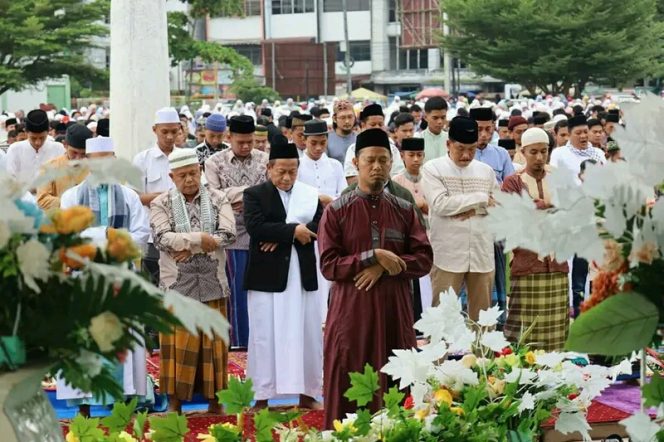
					Walikota Waris Tholib Sholat Idul Adha Bersama Warga Tanjungbalai