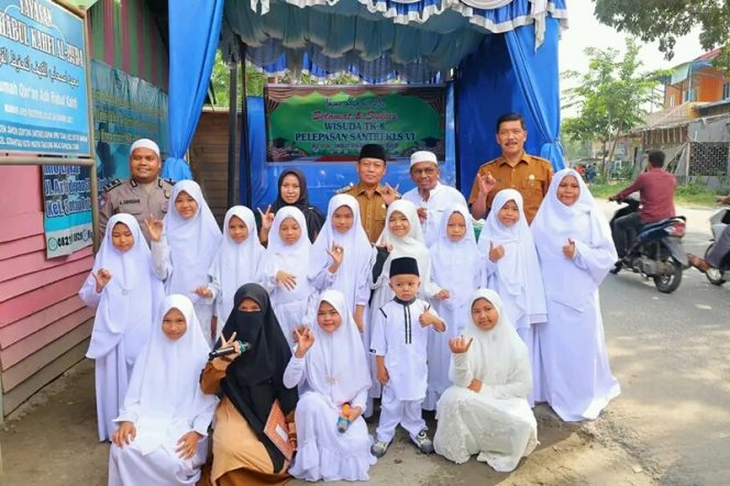 
					Walikota Tanjungbalai Menghadiri Wisuda TK Dan Pelepasan Santri