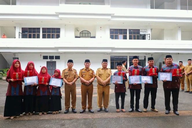 
					Walikota Tanjungbalai Kembali Pimpin Apel Gabungan dan Terima Sejumlah Penghargaan