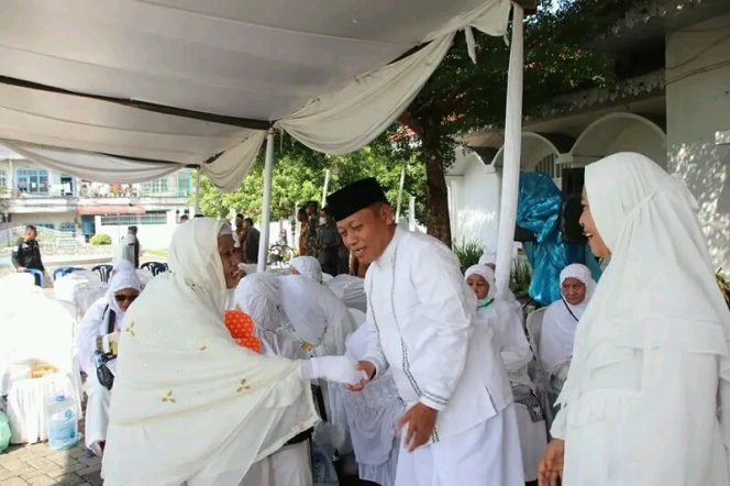 
					Walikota Waris Tholib Beserta Masyarakat Sambut Kepulangan Rombongan Jamaah Haji Kota Tanjungbalai