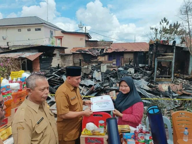 
					Pemkot Tanjungbalai Serahkan Bantuan Kepada Warga Korban Kebakaran