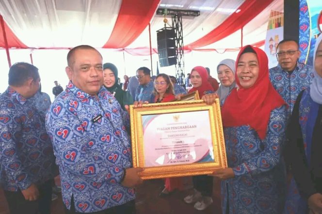 
					Ketua TP PKK Kota Tanjungbalai Hj,Fatiah Haitami Waris Hadiri Acara Puncak Hari Keluarga Nasional Ke-31