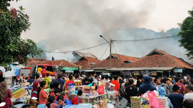 
					Puluhan Kios di Pasar Ciampea-Bogor Dilalap Sijago Merah