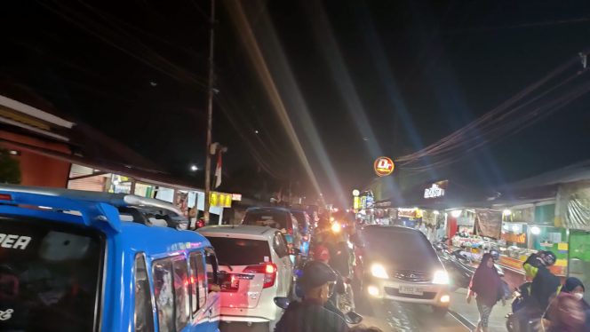 
					Ada Kebakaran Pasar, Arus Lalin Di Ciampea-Bogor Macet